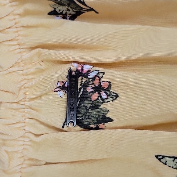Ardene x Kendall & Kylie Size Medium Yellow Floral Printed Crop Top NWT - Picture 6 of 8